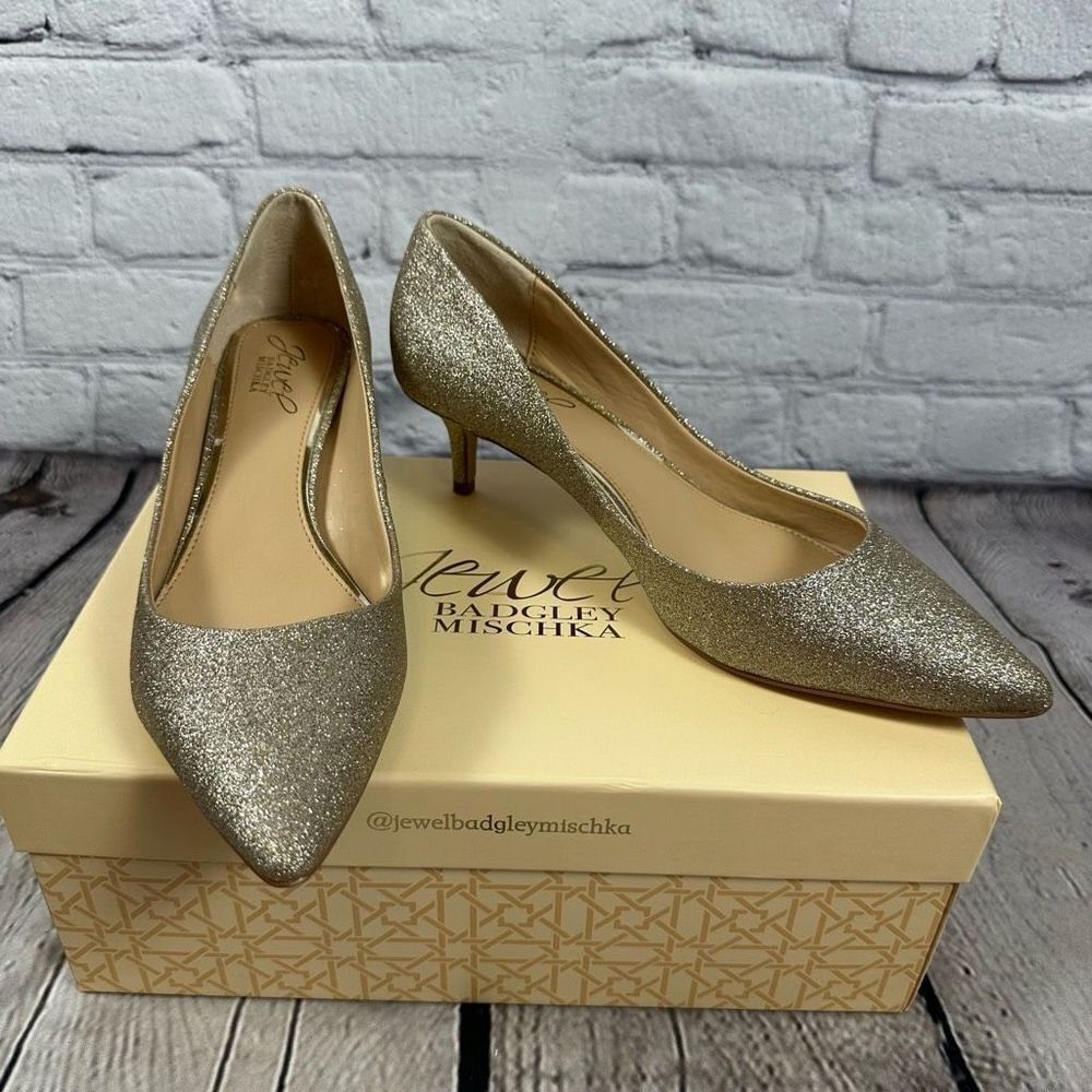 Jewel Badgley Mischa Royalty Evening Pumps Pointed Toe Kitten Heel Gold 8 NEW